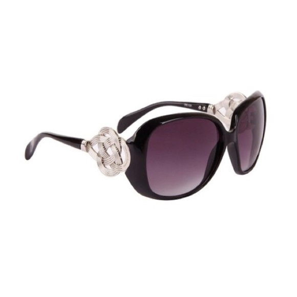 Sunglasses with design on the size comes with hard case 2 for $30 Summer fun - Picture 7 of 7